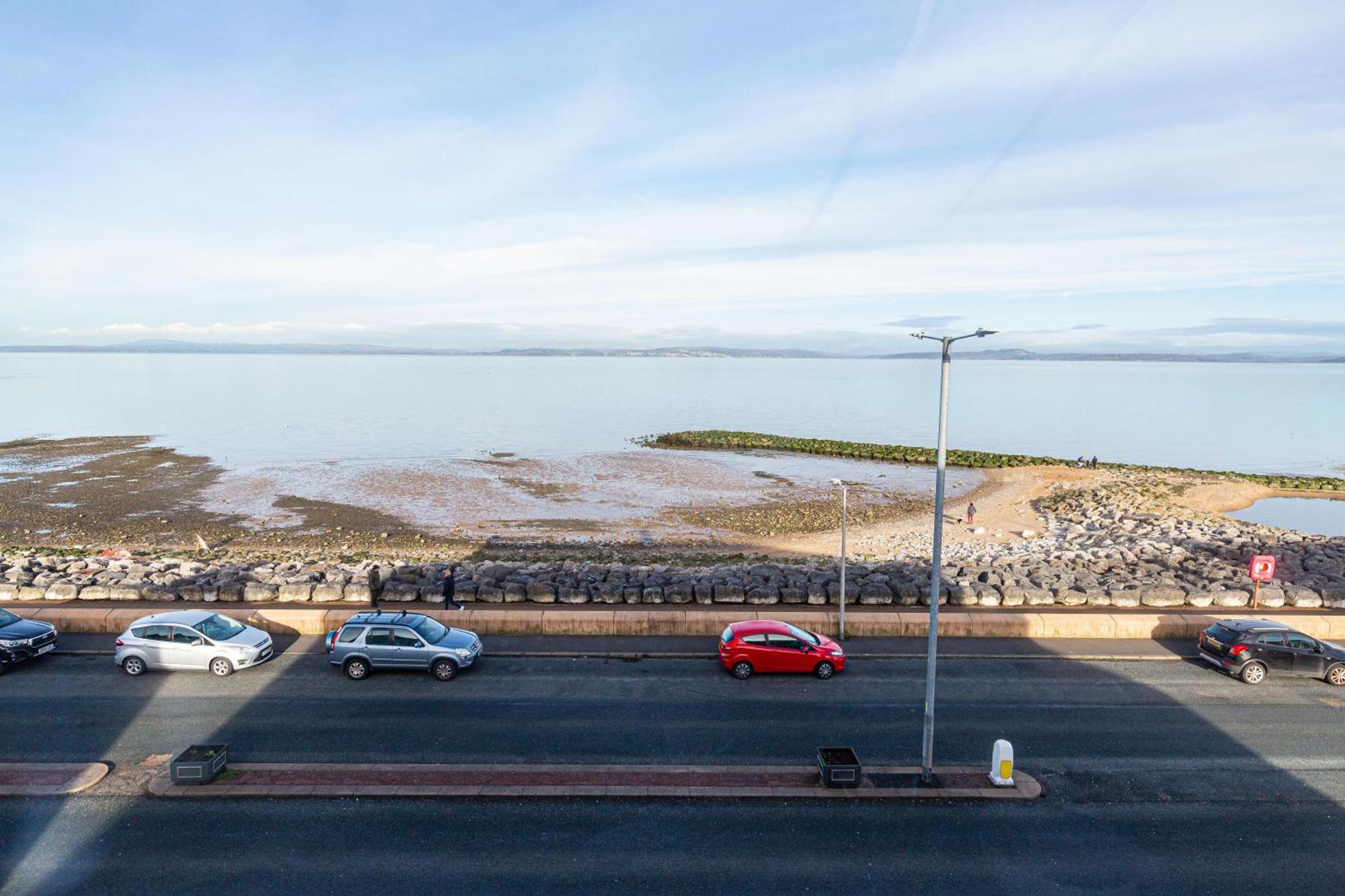Beachfront Apartment 3 Bedrooms Sleeps 7 - Gateway To The Lake District - Newly Refurbished Morecambe Εξωτερικό φωτογραφία
